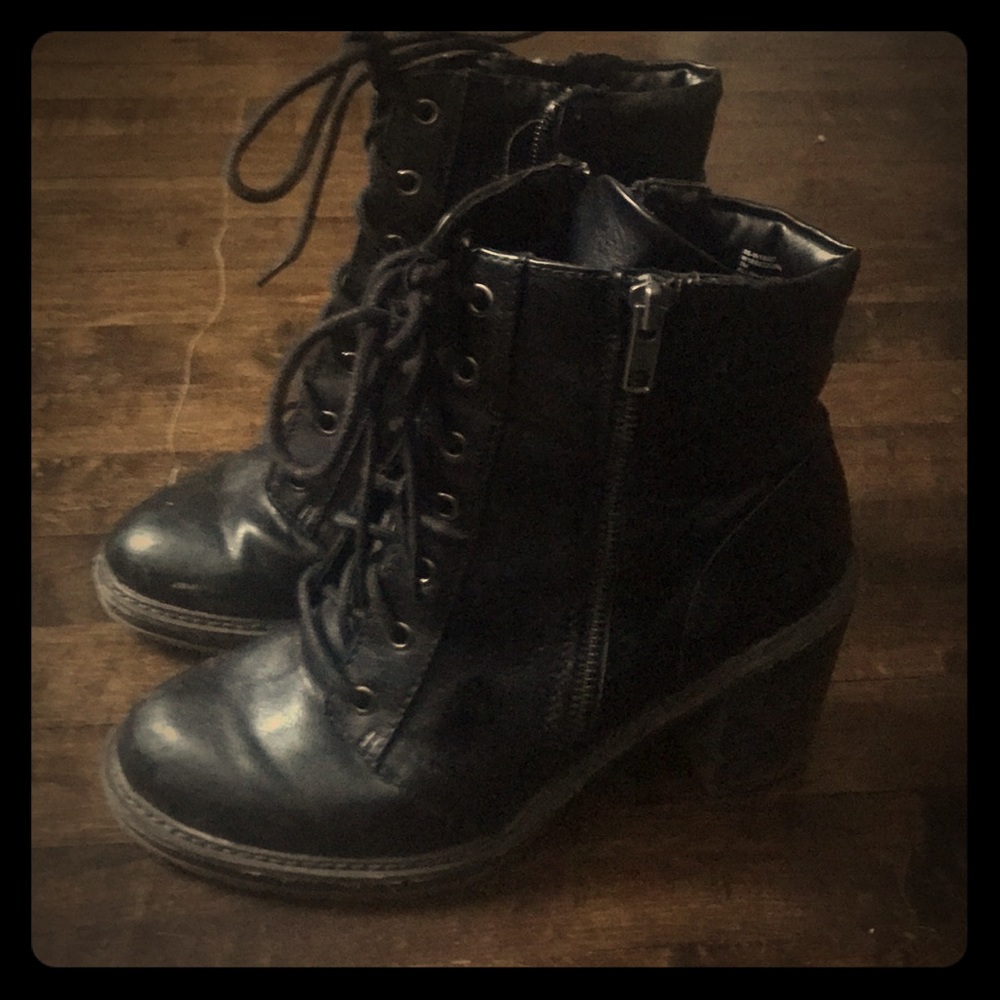 White Mountain Platform Booties sz 7